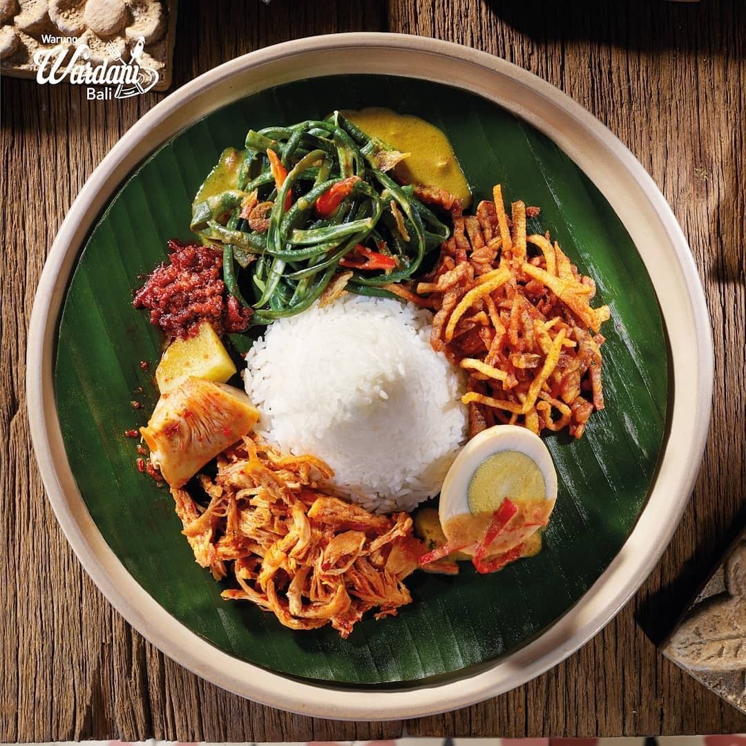 5-nasi-campur-bali-halal-isi-ayam-yang-terkenal-enak-cobain-yuk-3